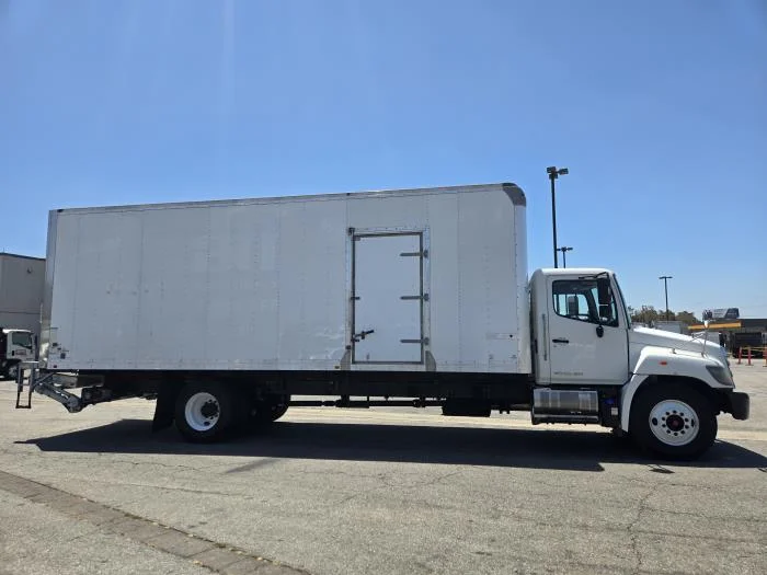 2019 Hino 268 — photo 7