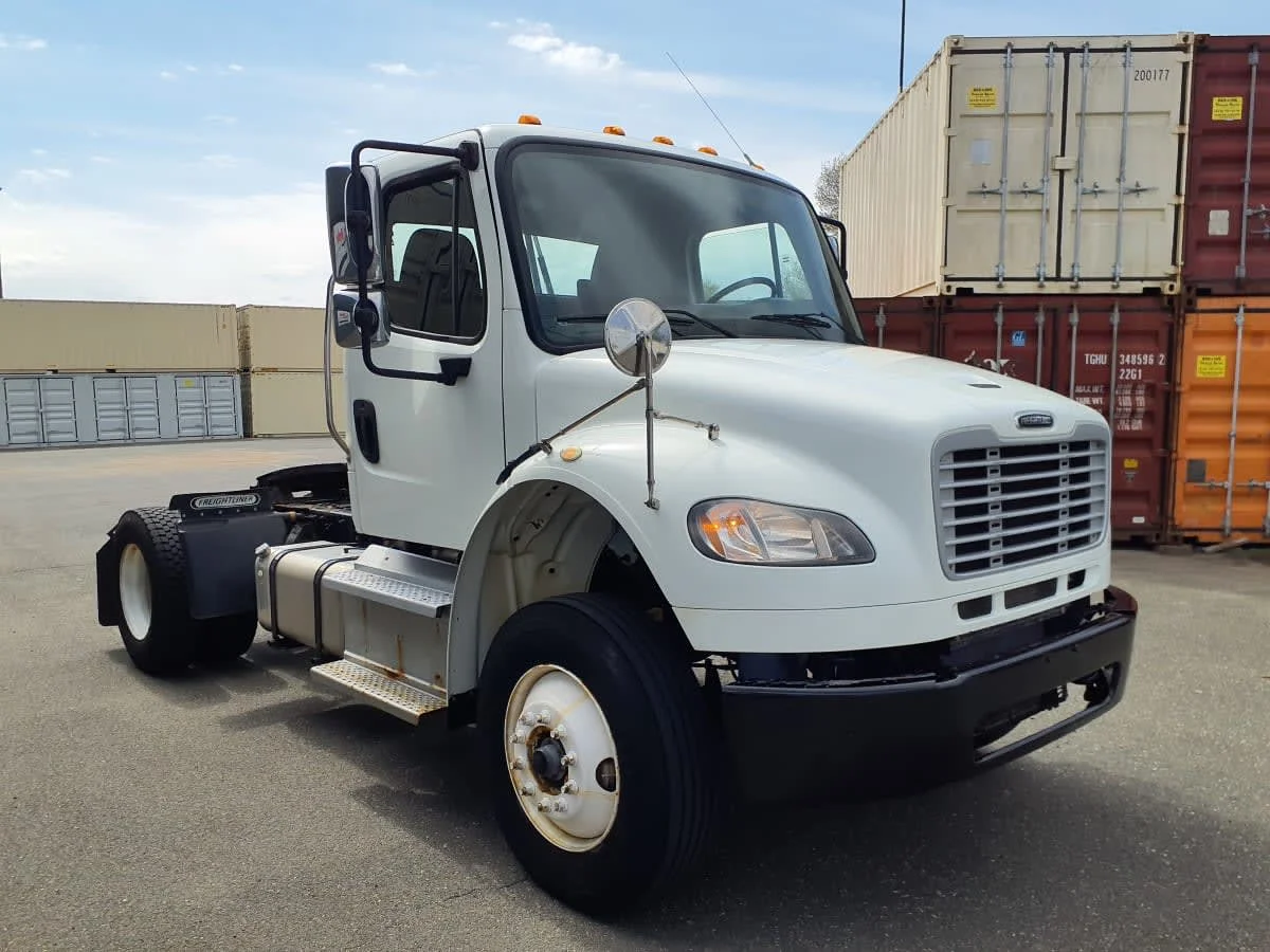 2018 Freightliner M2 106 - image 3