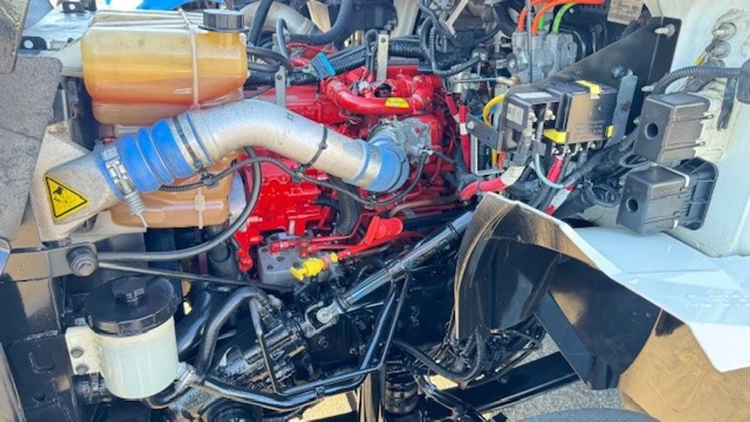 2018 International 4300 - image 11