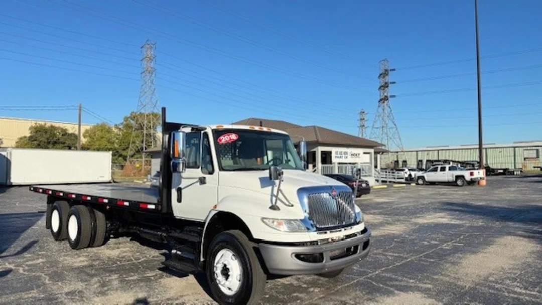 2018 International 4300 - image 2