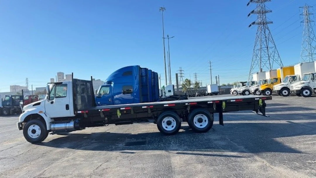 2018 International 4300 - image 6