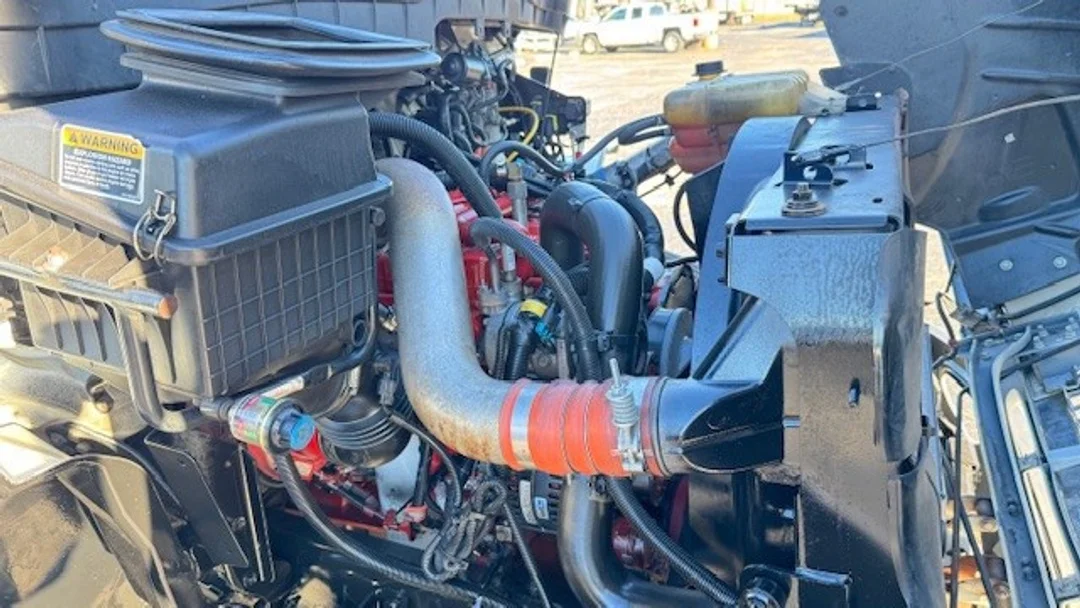 2018 International 4300 - image 13