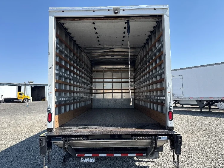 2020 Isuzu NRR in West Sacramento, CA — photo 8