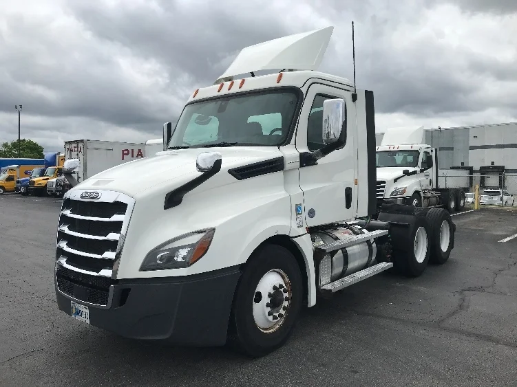 2020 Freightliner Cascadia in Indianapolis, IN — photo 3
