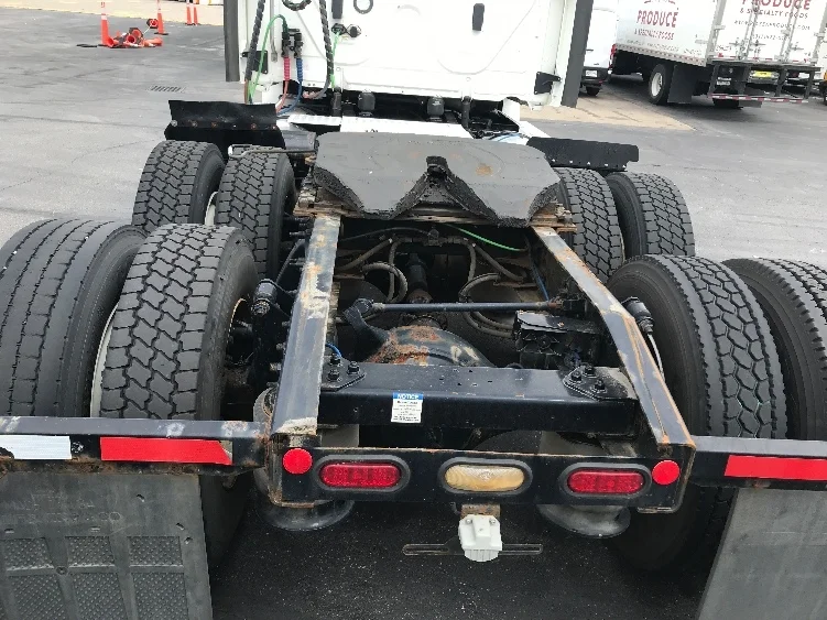 2020 Freightliner Cascadia in Indianapolis, IN — photo 6
