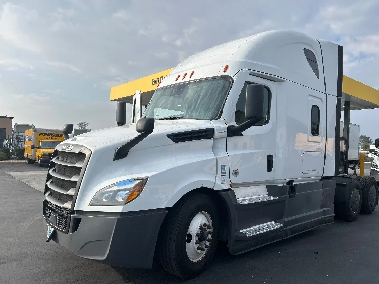 2020 Freightliner Cascadia in Fontana, CA