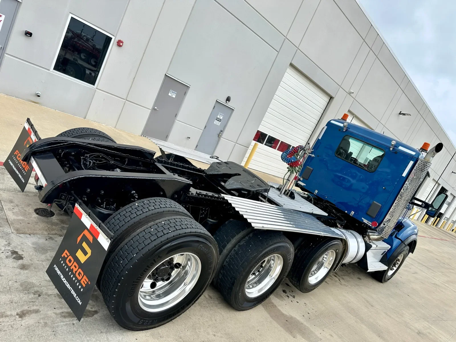 2023 Kenworth T880 in Hutchins, TX — photo 11
