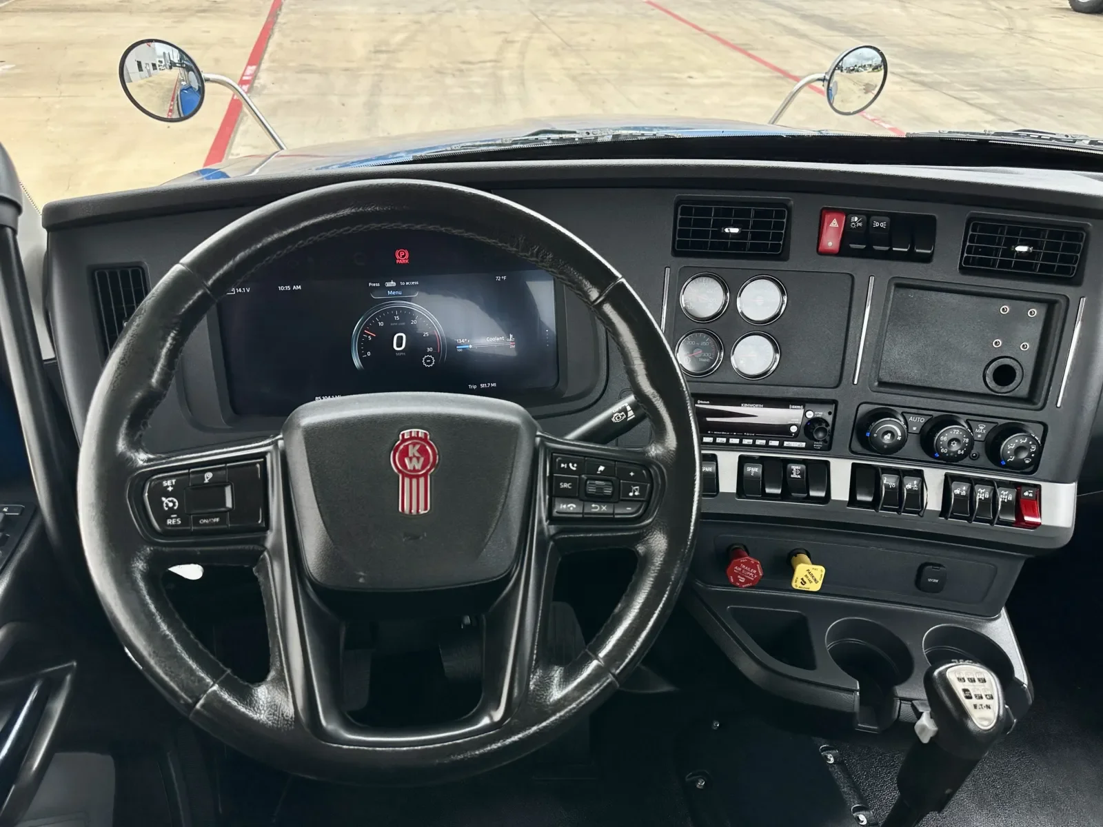 2023 Kenworth T880 in Hutchins, TX — photo 16