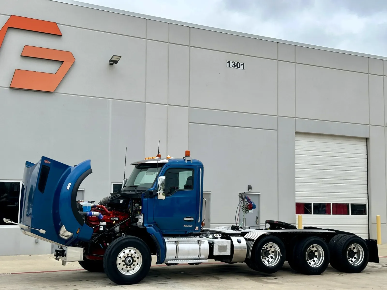 2023 Kenworth T880 in Hutchins, TX — photo 10