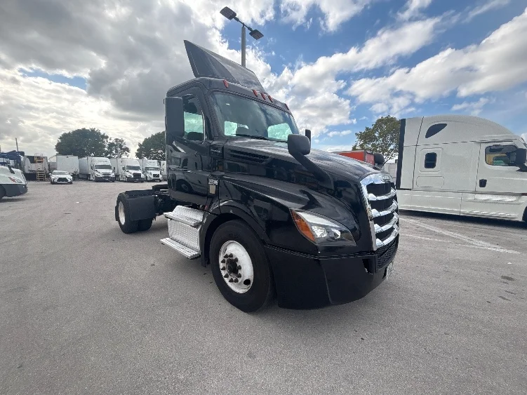 2019 Freightliner Cascadia in Medley, FL