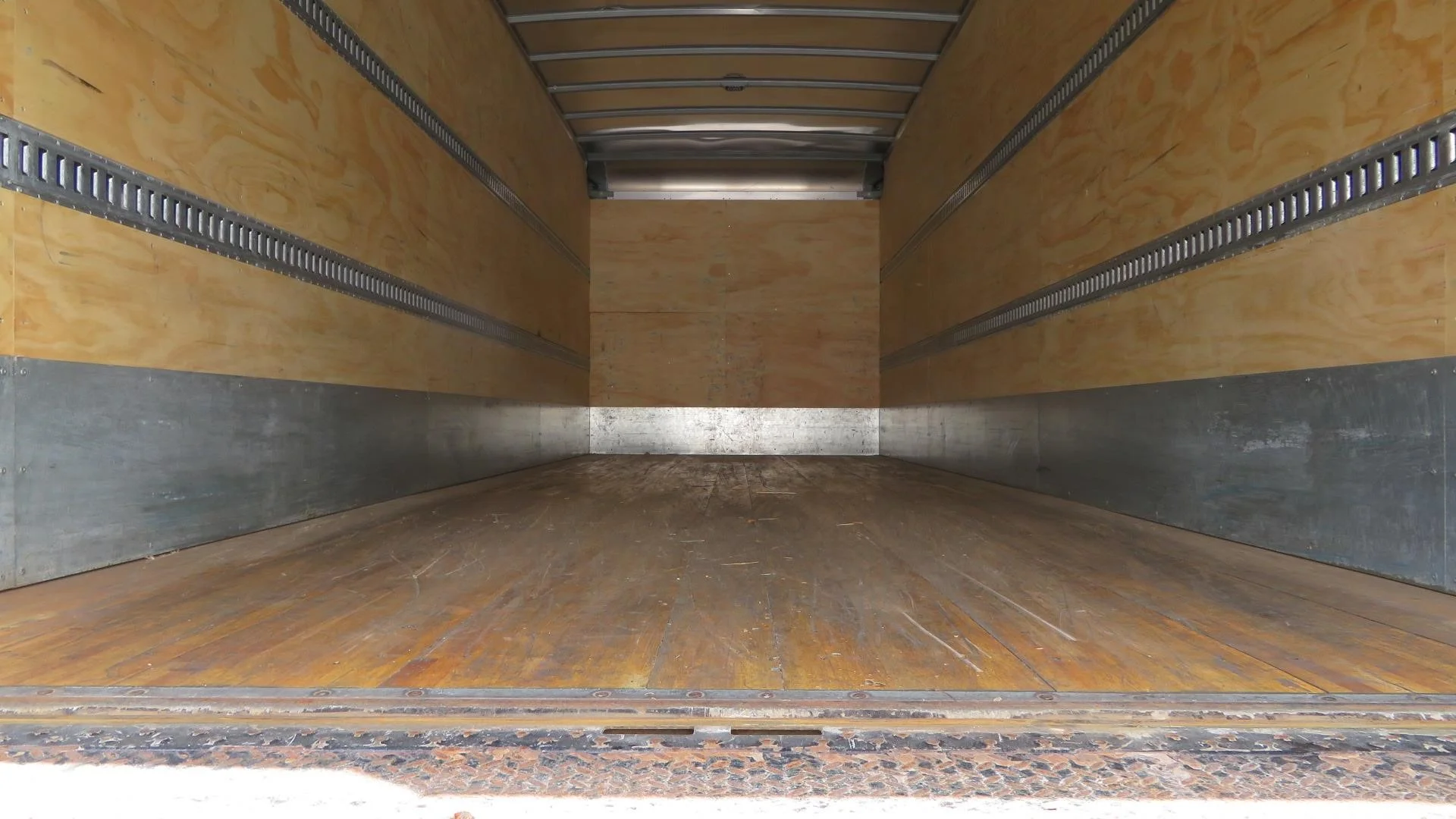 2025 Freightliner eM2 — photo 9