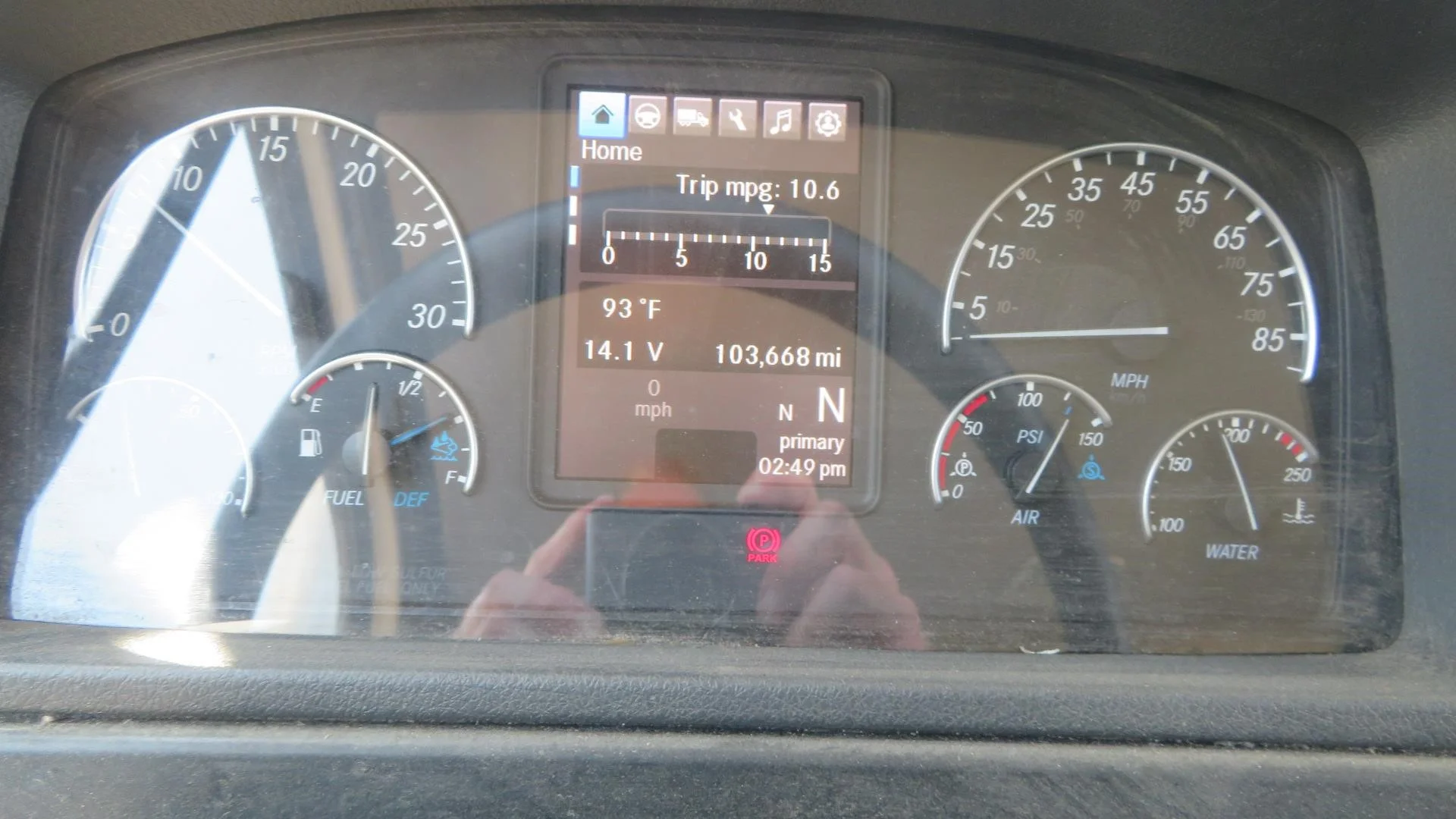 2025 Freightliner eM2 — photo 10