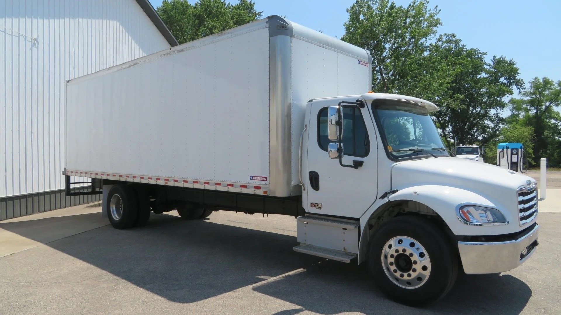 2025 Freightliner eM2 — photo 7
