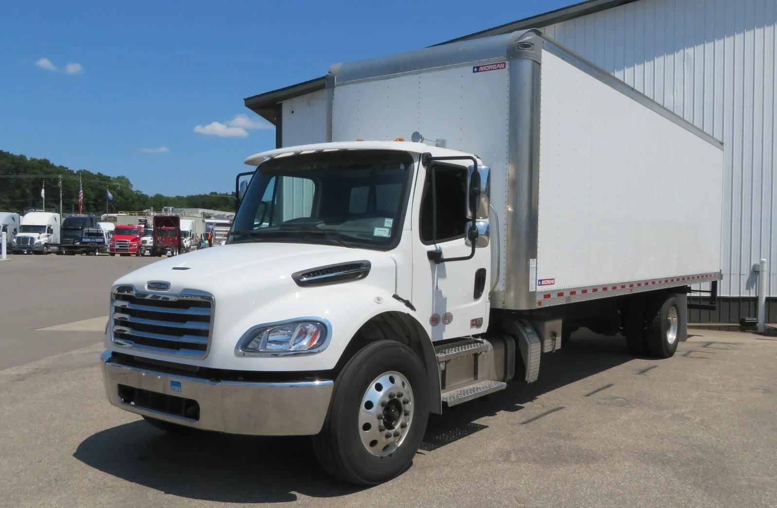 2025 Freightliner eM2 — photo 6