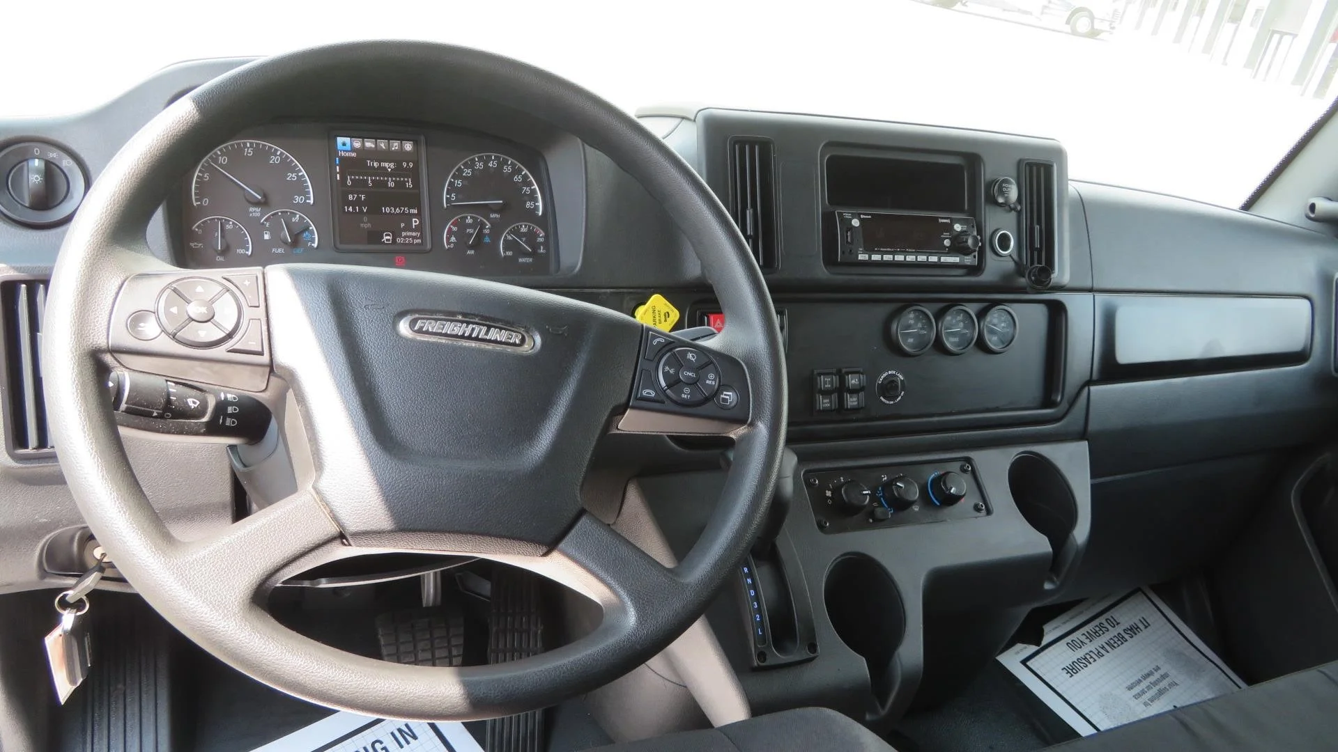 2025 Freightliner eM2 — photo 19