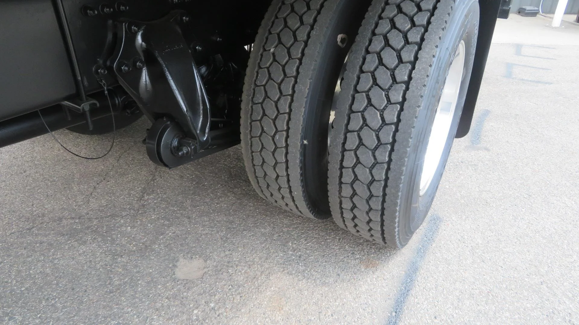 2025 Freightliner eM2 — photo 15
