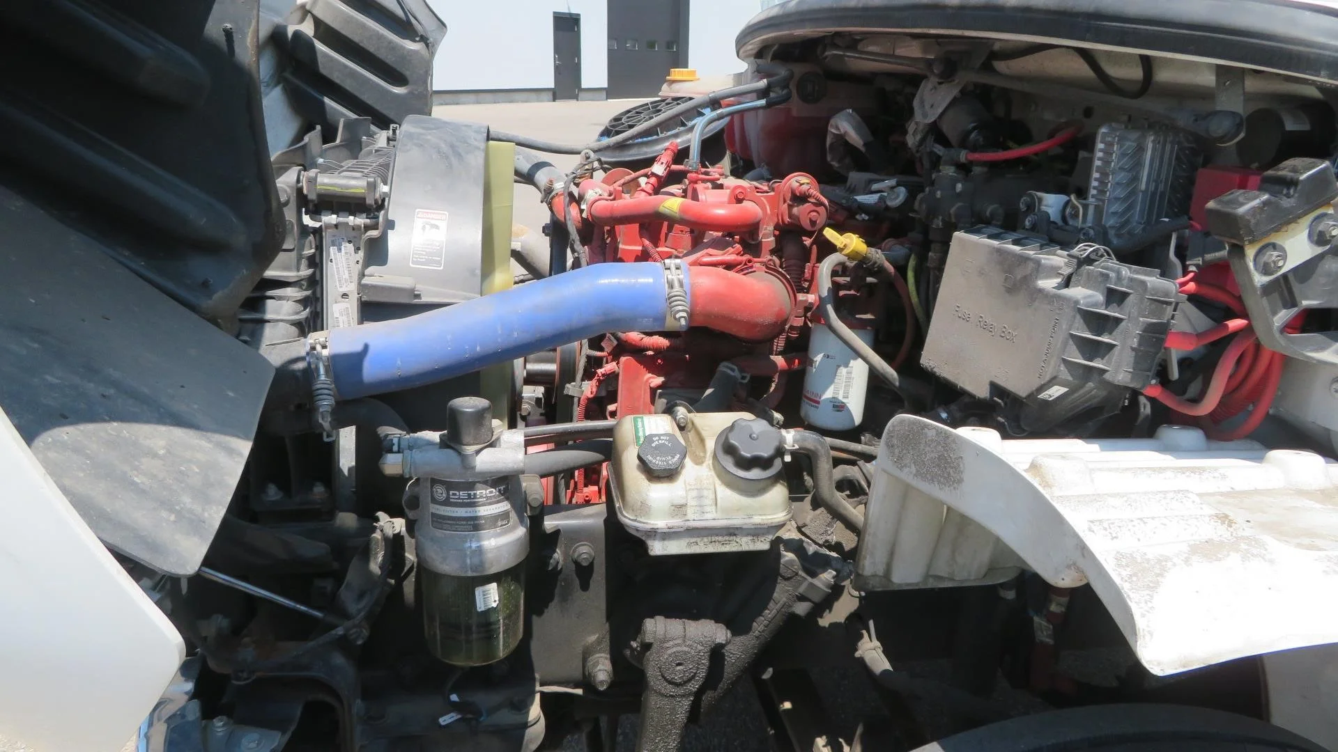 2025 Freightliner eM2 — photo 12