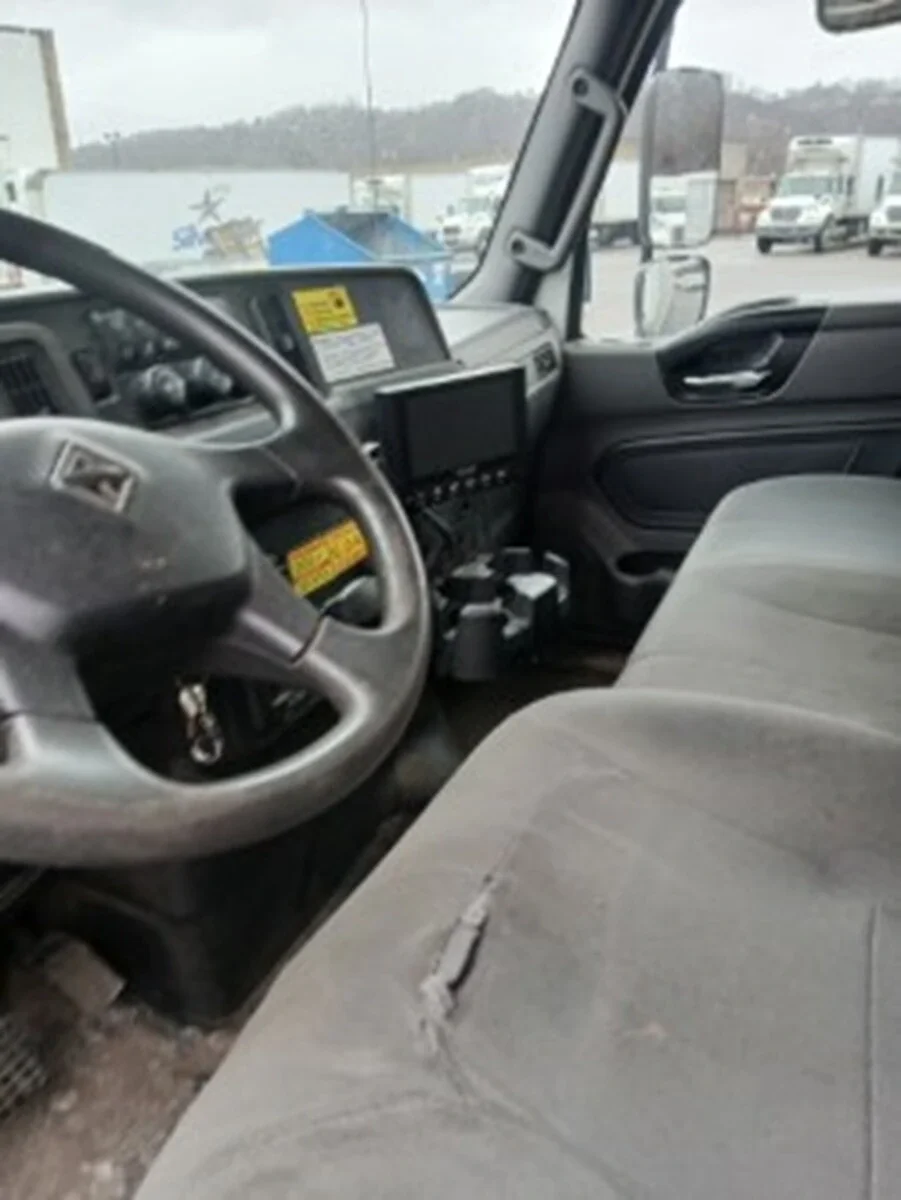 2019 International MV - image 8