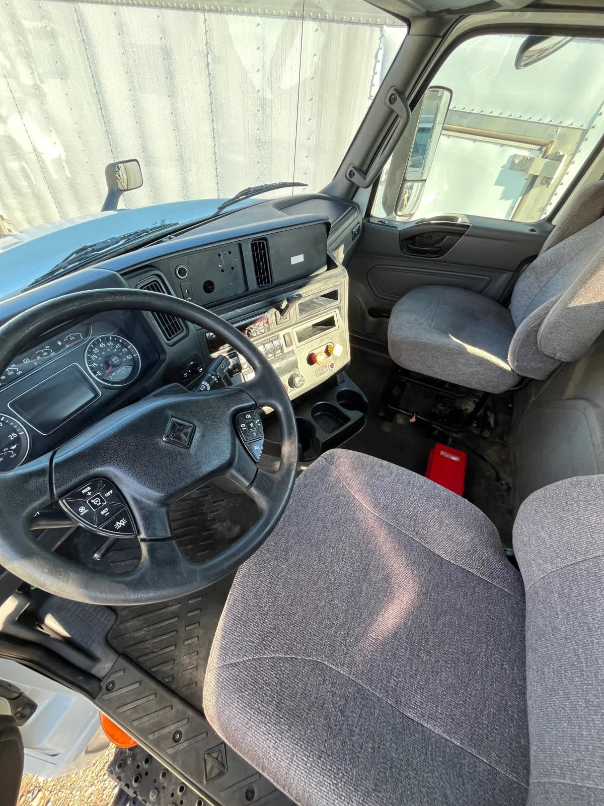 2019 International LT in Ashland, VA — photo 7