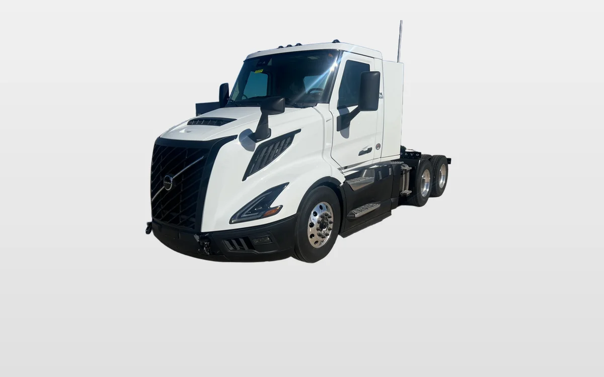 2025 Volvo - image 1