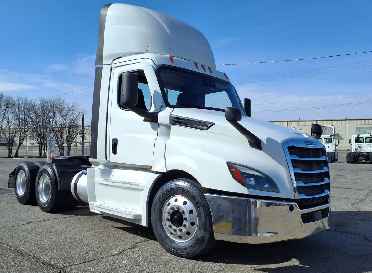 2020 Freightliner Cascadia in Memphis, TN — photo 3
