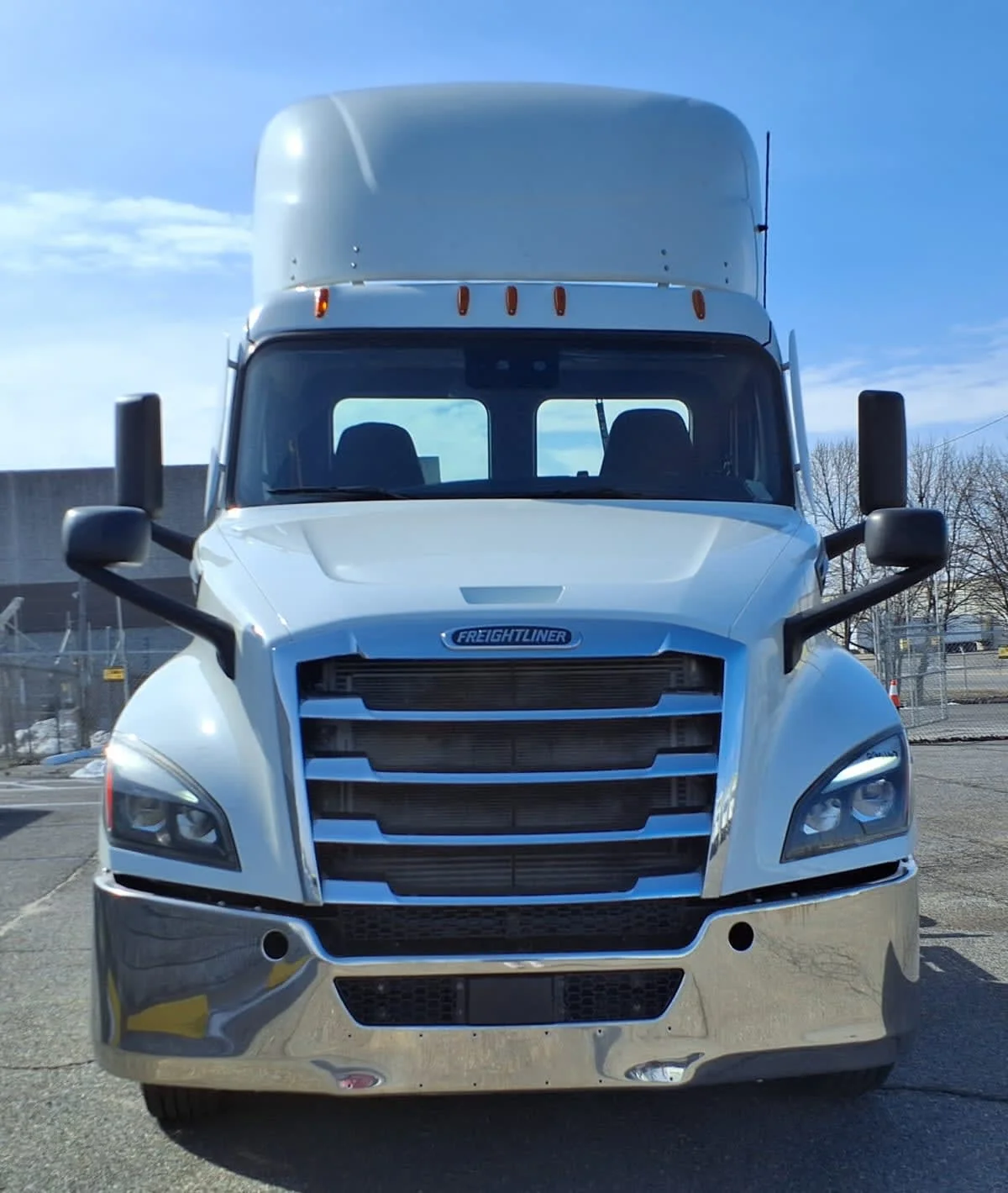 2020 Freightliner Cascadia in Memphis, TN — photo 2