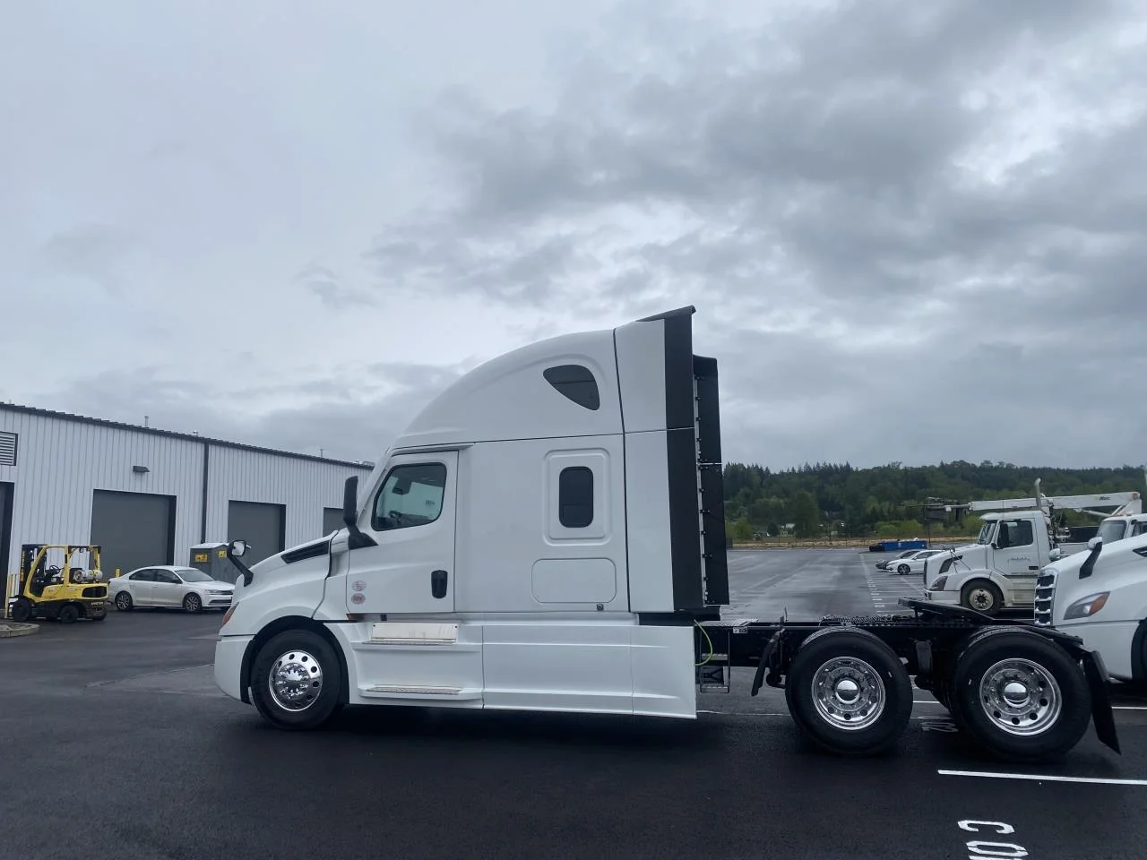2027 Freightliner Cascadia - image 4