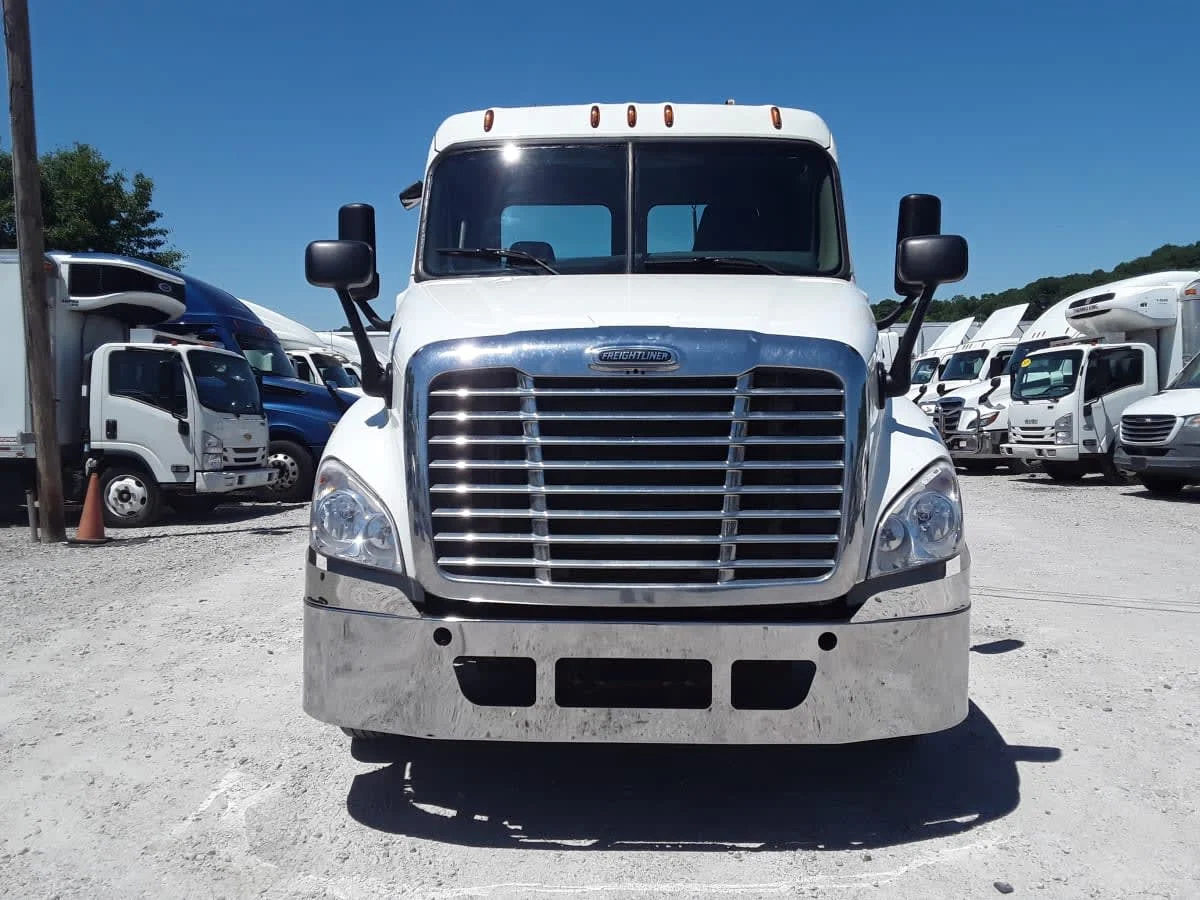 2018 Freightliner Cascadia in Pittsburgh, PA — photo 2
