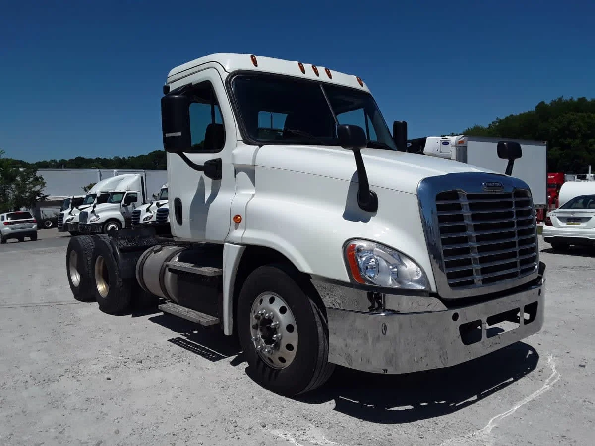 2018 Freightliner Cascadia in Pittsburgh, PA — photo 3
