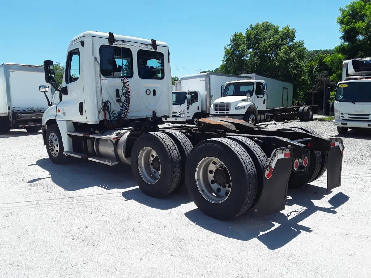 2018 Freightliner Cascadia in Pittsburgh, PA — photo 6