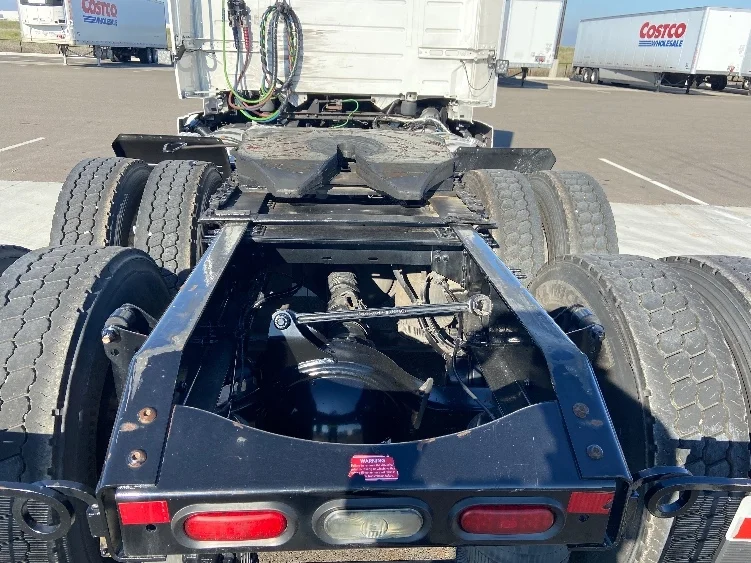 2021 Volvo VNR 640 in West Sacramento, CA — photo 6