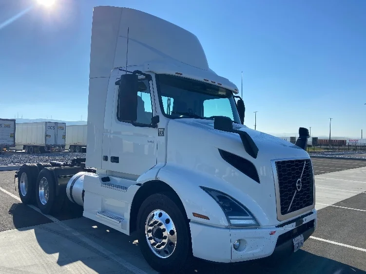 2021 Volvo VNR 640 in West Sacramento, CA