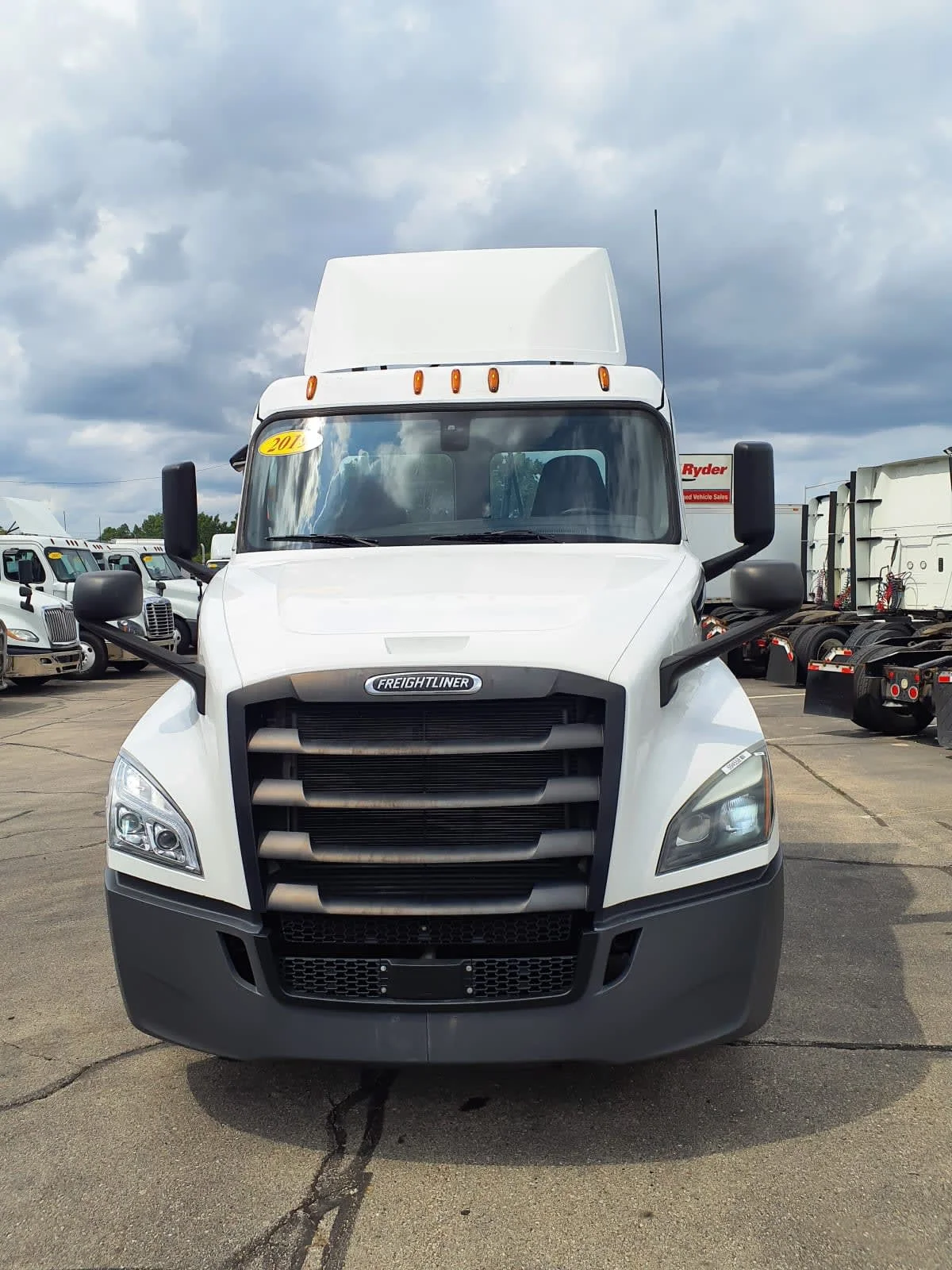 2019 Freightliner Cascadia in Oak Creek, WI — photo 2