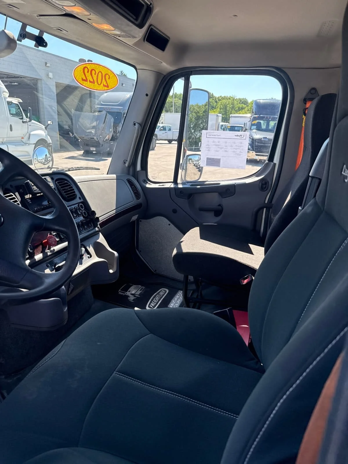 2022 Freightliner M2 106 in Oak Creek, WI — photo 7