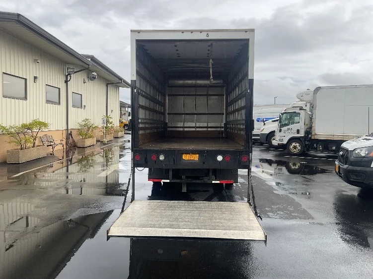 2020 Isuzu NQR - image 9