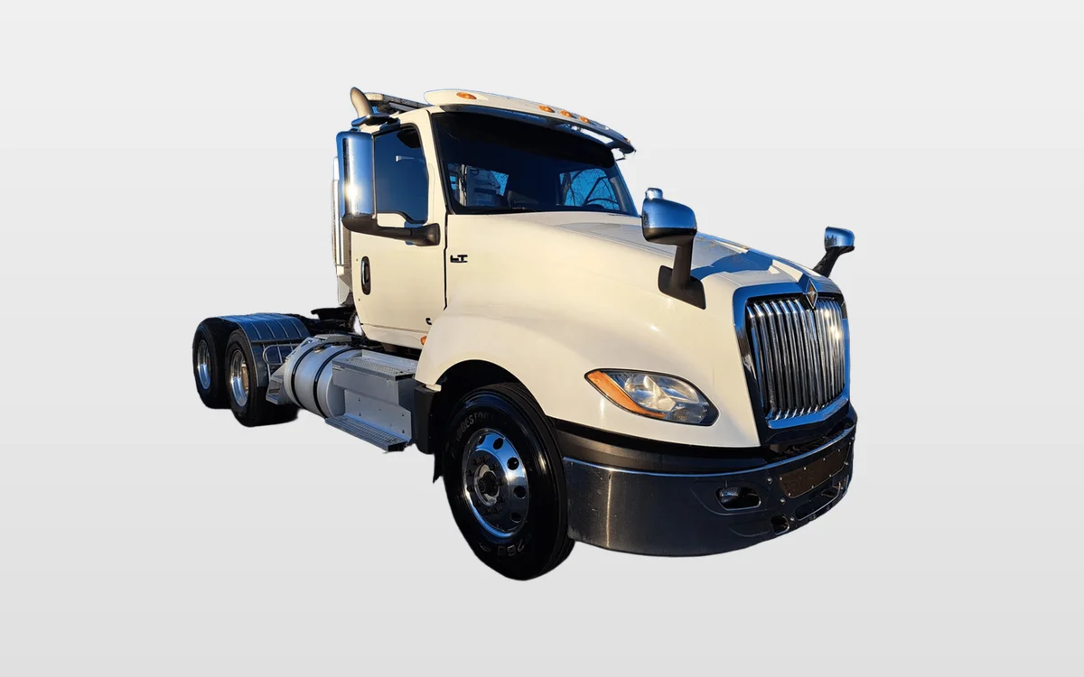 2019 International LT - image 1