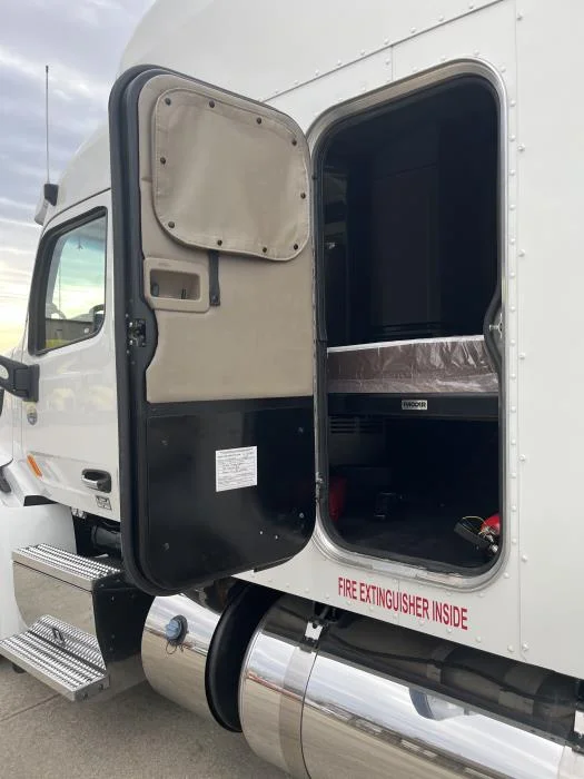 2022 Peterbilt 579 - image 4