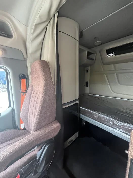 2022 Peterbilt 579 - image 14