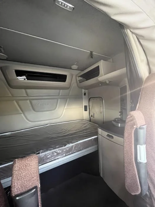 2022 Peterbilt 579 - image 15