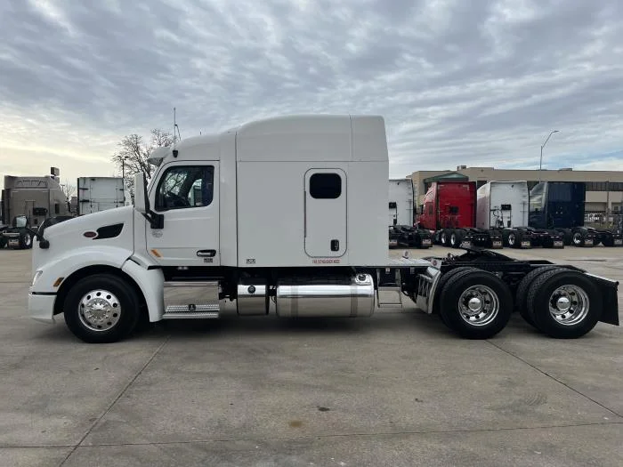 2022 Peterbilt 579 - image 3