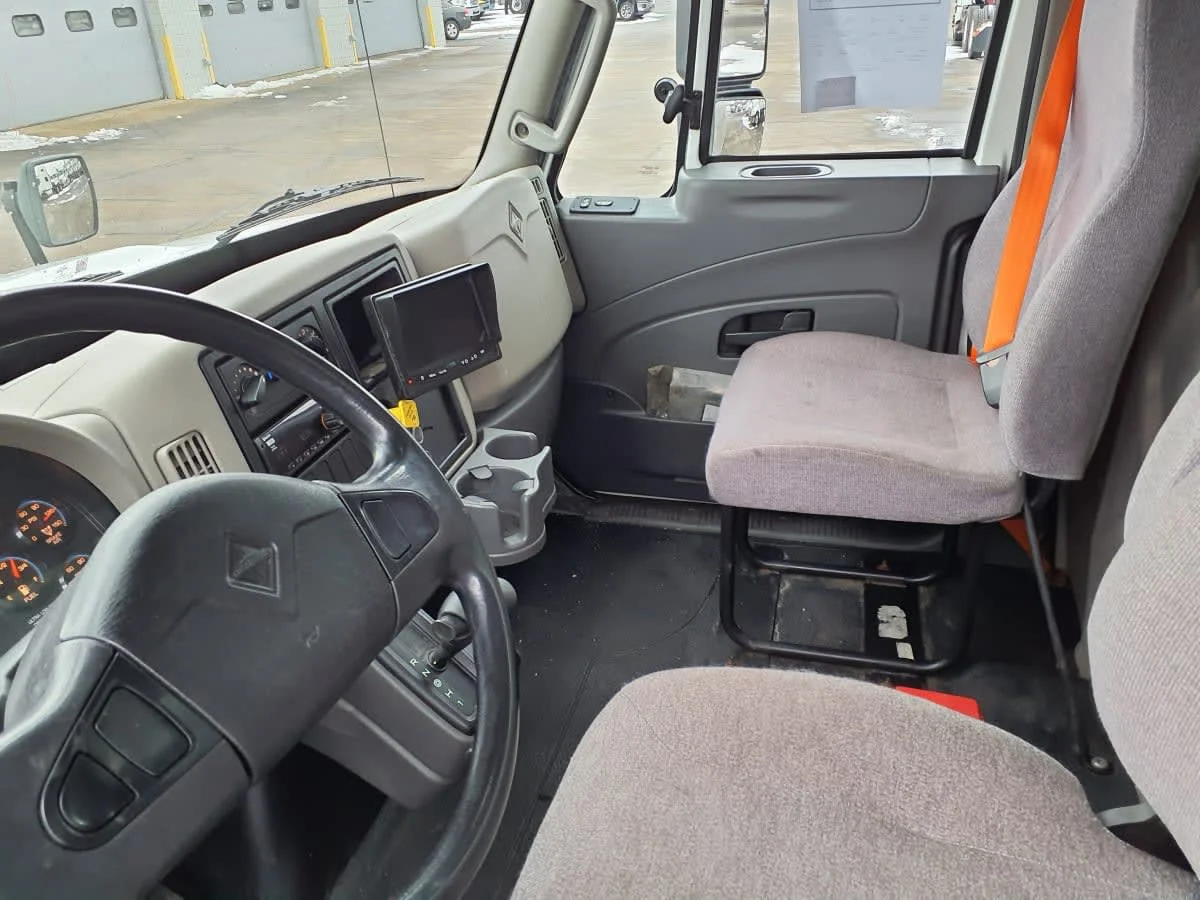 2019 International 4300 in Oak Creek, WI — photo 7