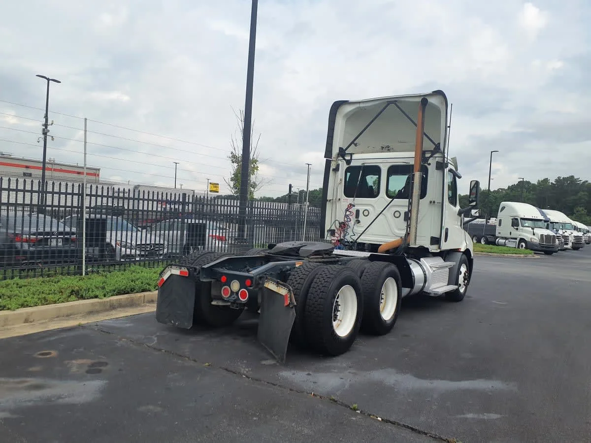 2019 Freightliner Cascadia in Atlanta, GA — photo 4