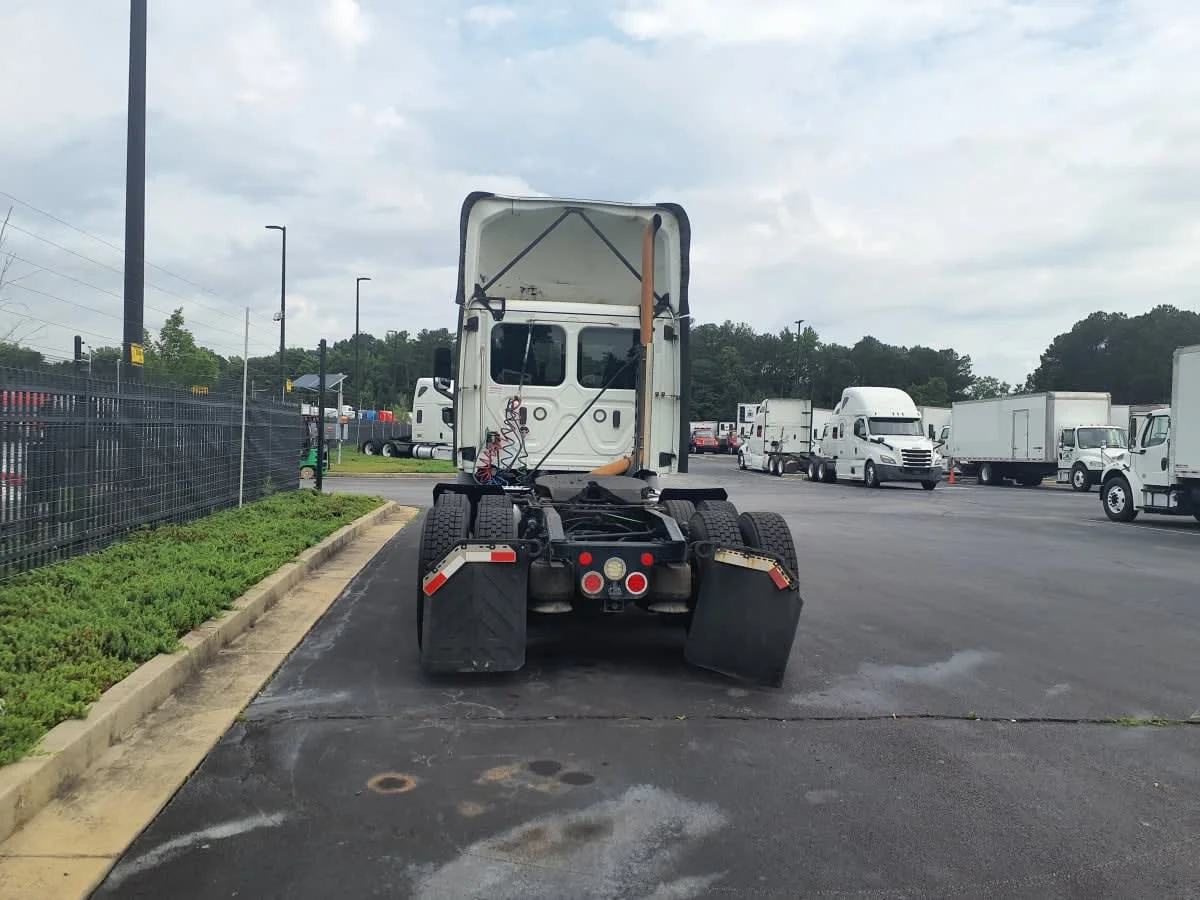 2019 Freightliner Cascadia in Atlanta, GA — photo 5