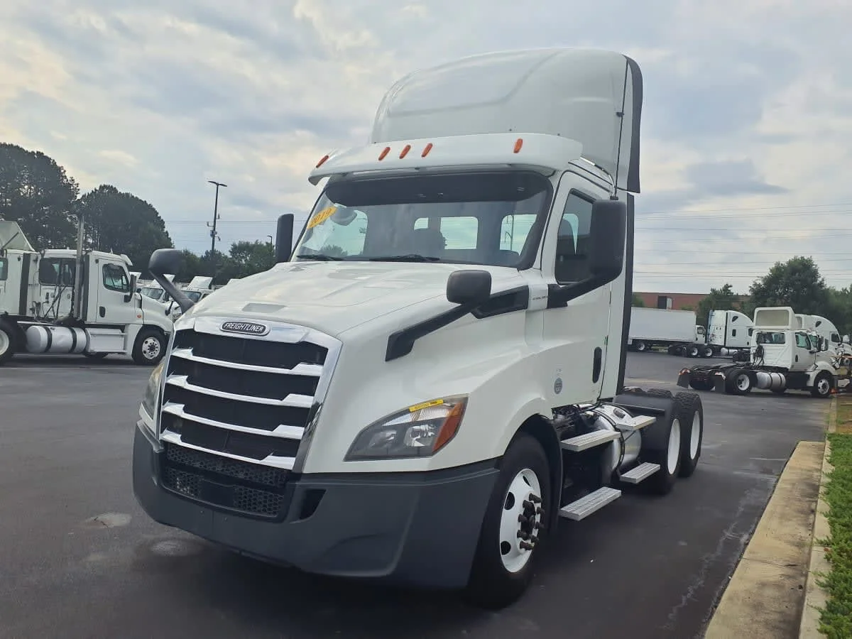 2019 Freightliner Cascadia in Atlanta, GA — photo 3