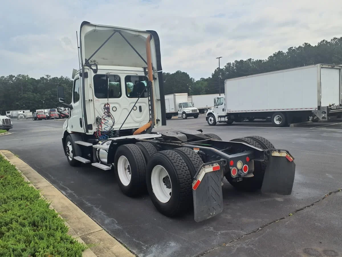 2019 Freightliner Cascadia in Atlanta, GA — photo 6