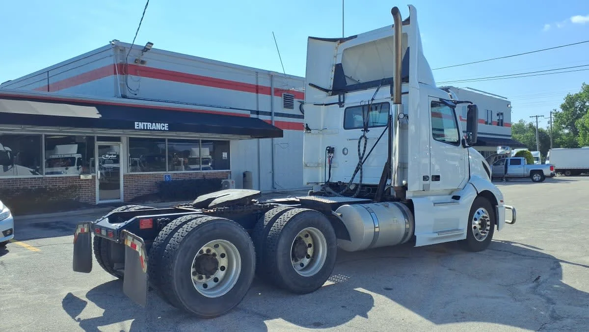 2020 Volvo VNL 860 in Warwick, RI — photo 4
