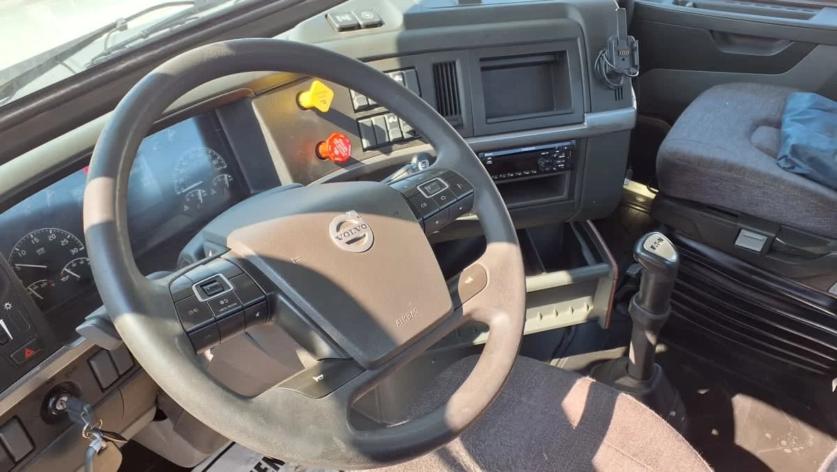 2020 Volvo VNL 860 in Warwick, RI — photo 7
