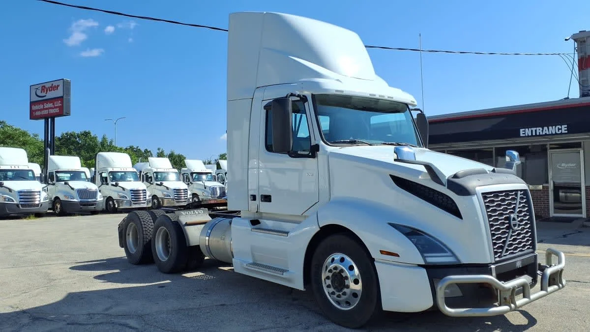 2020 Volvo VNL 860 in Warwick, RI — photo 3