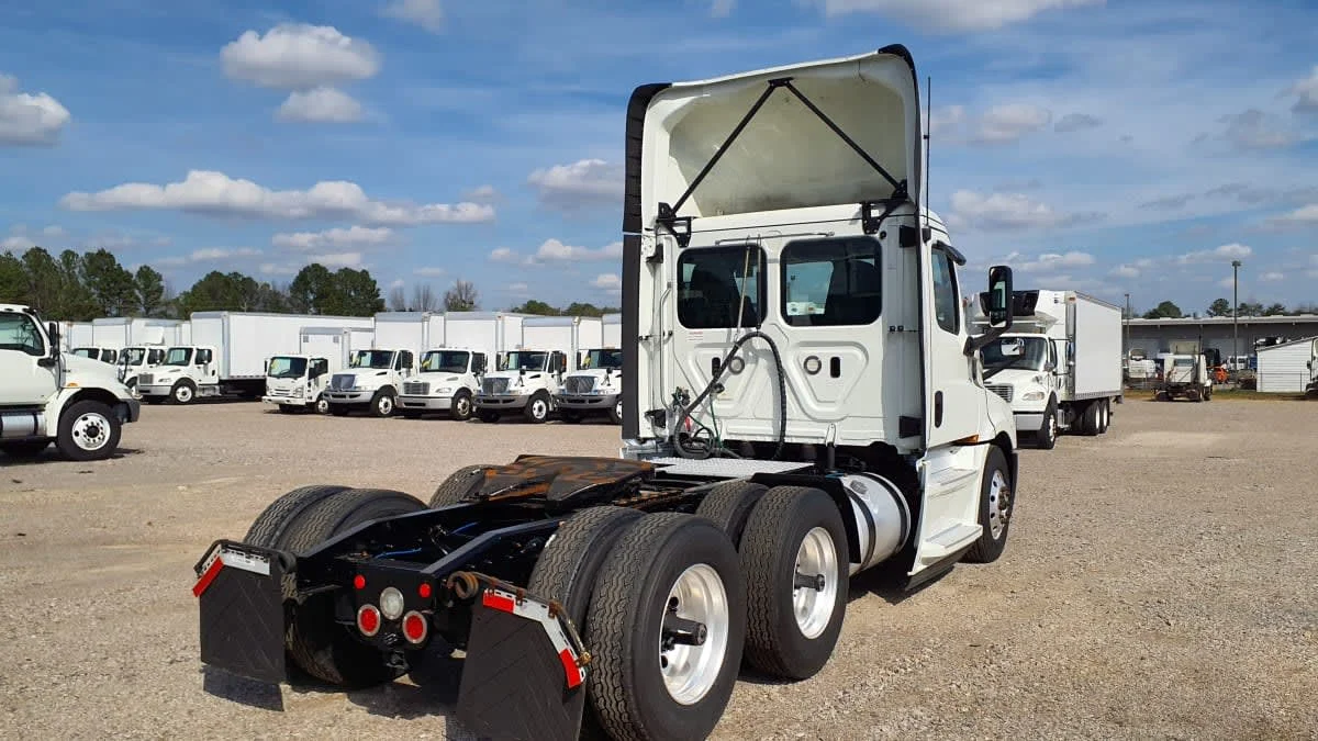 2019 Freightliner Cascadia in Birmingham, AL — photo 4