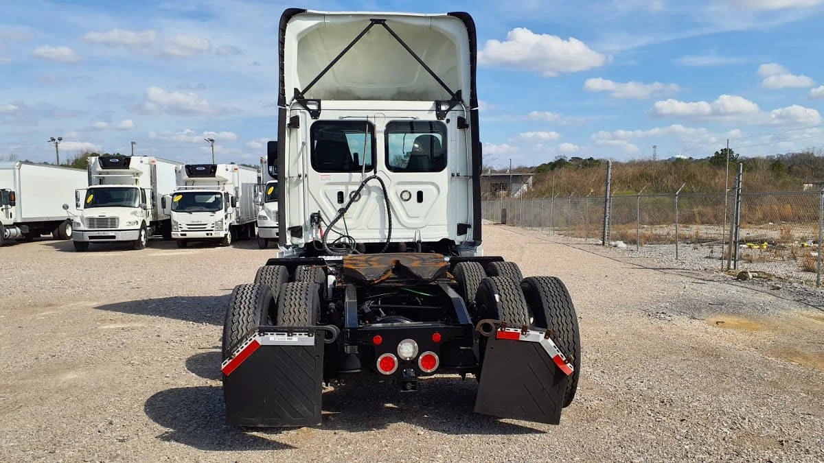 2019 Freightliner Cascadia in Birmingham, AL — photo 5